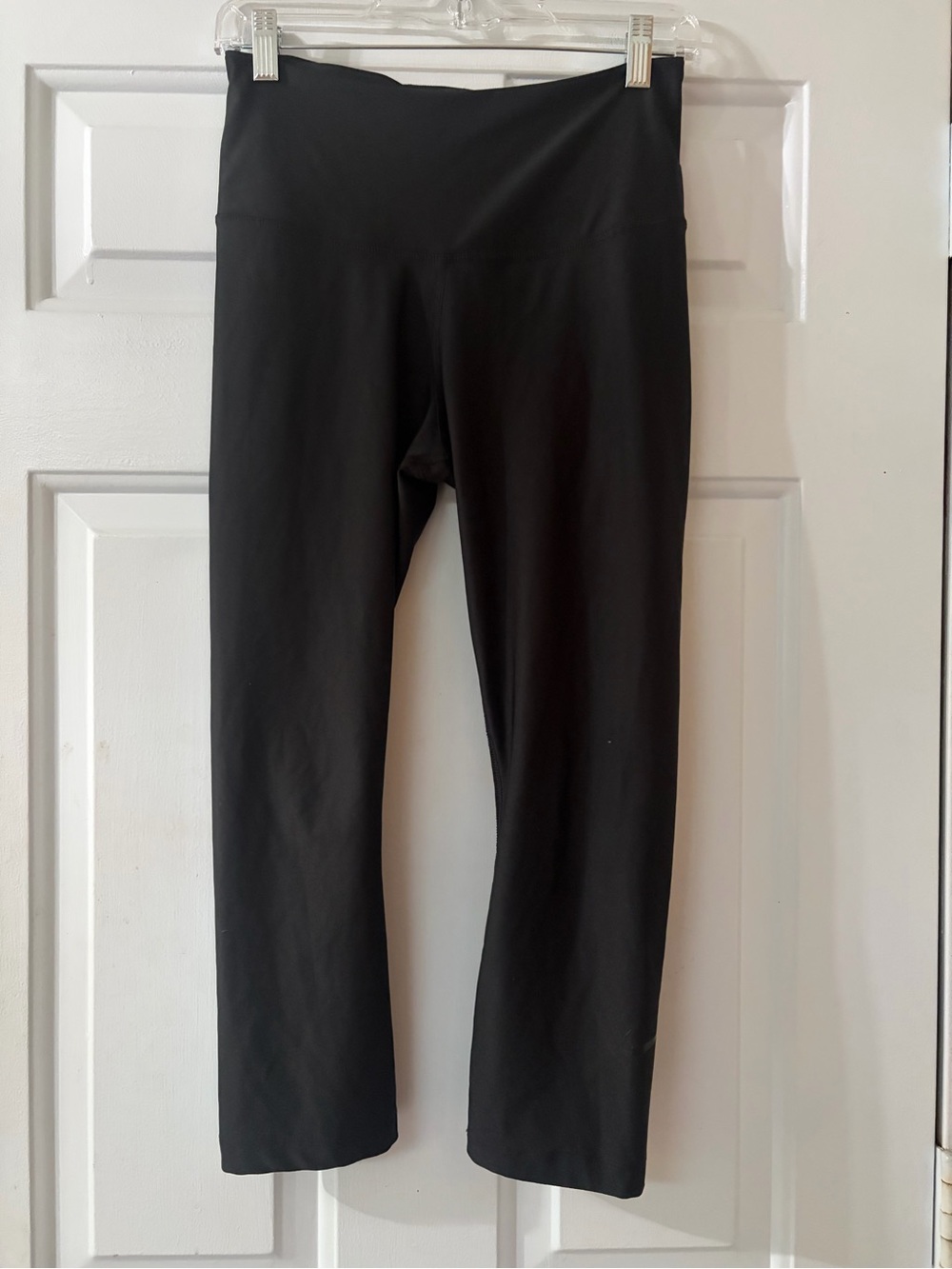 Nike Dri Fit Black Crop Leggings. Size medium.